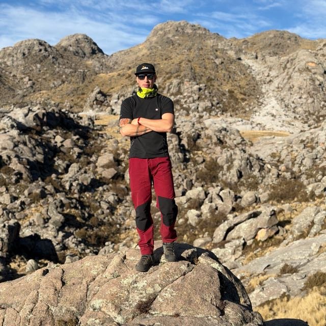 Erik Vivas en la montaña